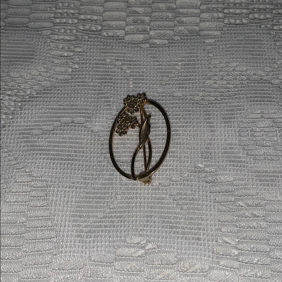 Floral Cluster Gold Tone Oval Brooch/Pin - Picture 2 of 7